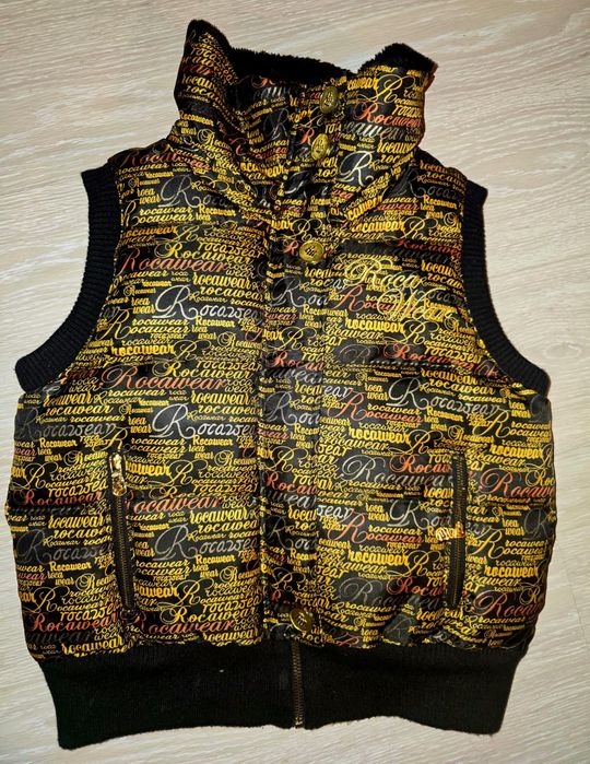 Продам НОВУЮ пуховую жилетку бренда RocaWear. Орининал