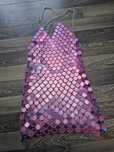Rochie discuri roz interior albastru.