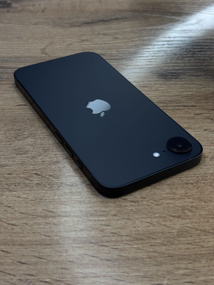 Apple iPhone 16e