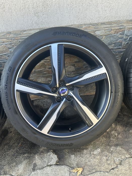 Jante Volvo R Design XC60 / S60 V60 255 45 20 Hankook Ventus Vara
