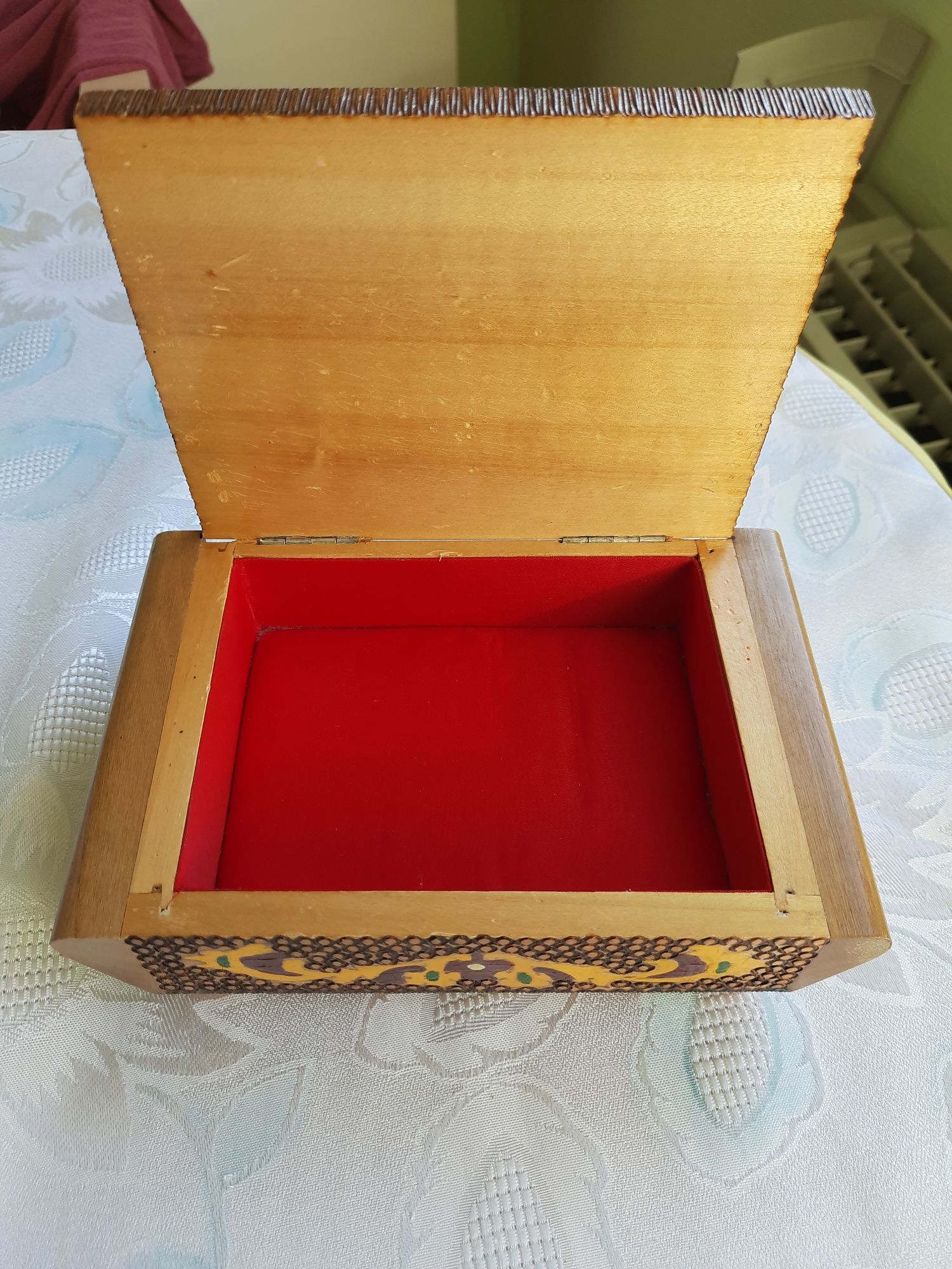 Пирографирана кутия за бижута