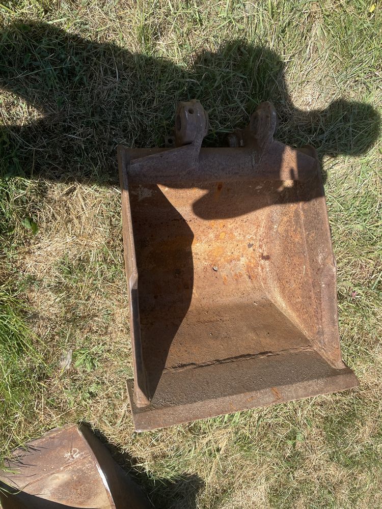 Vând 3 cupe excavator