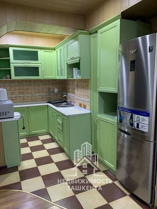 Продаётся 3-комнатная квартира у метро Айбек