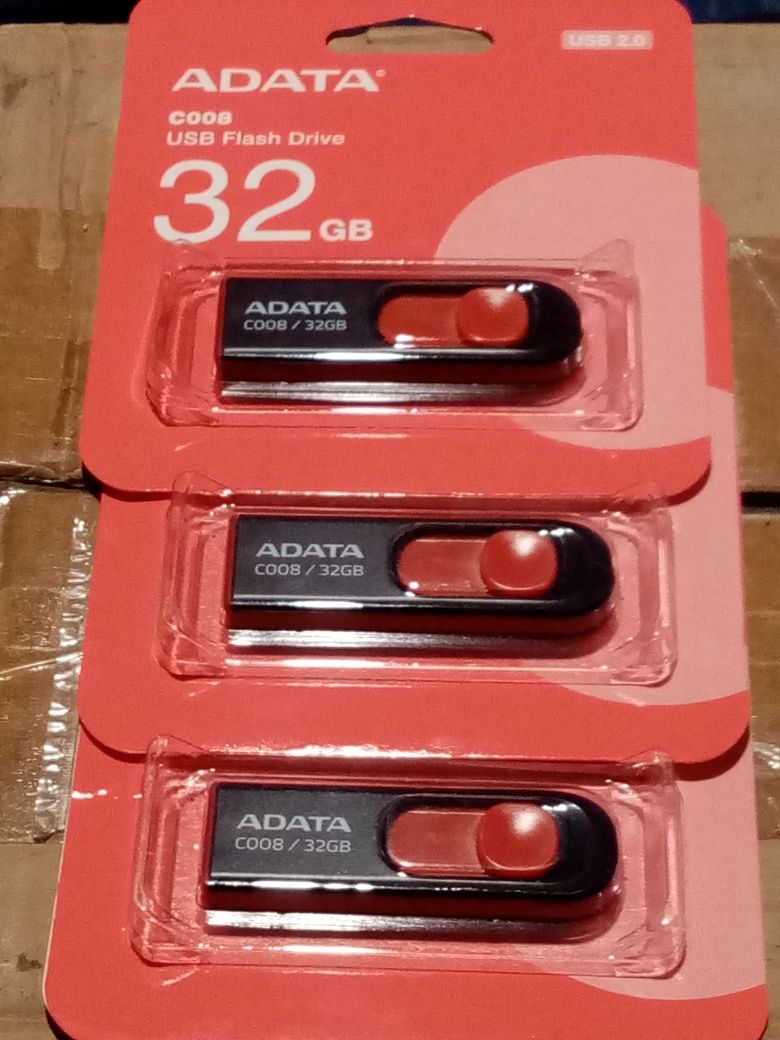 Vând stick-uri USB ADATA 32GB