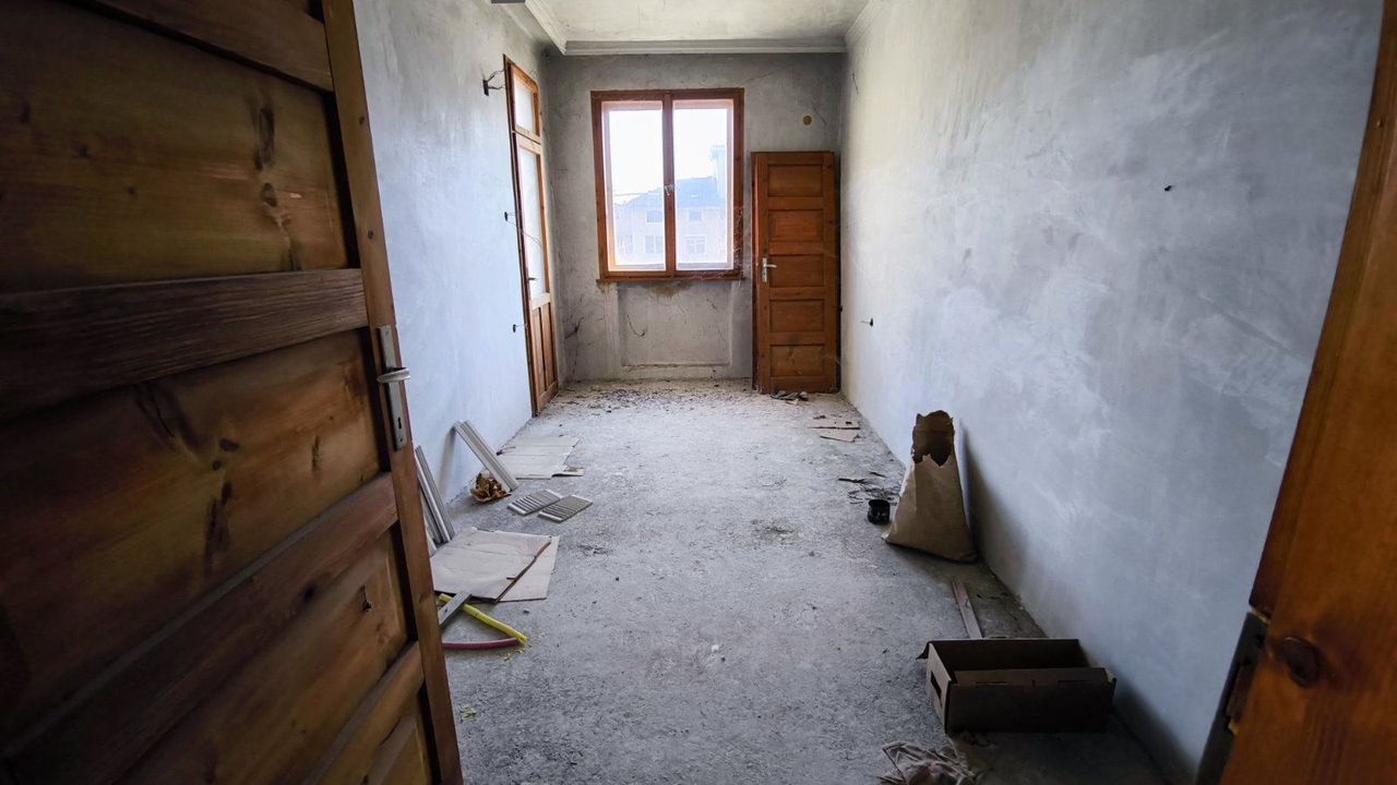 Продава се Четиристаен апартамент в Хисаря - 127 кв.м за 1024 €/кв.м - Снимка #2