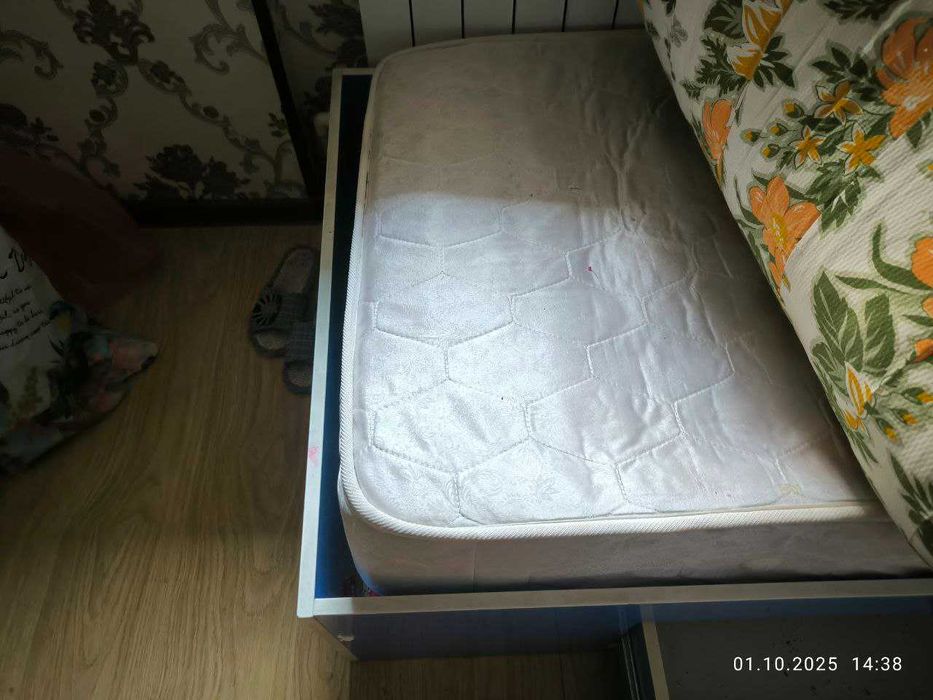 продается деткий кровать БУ, матрас, одноместный, с ящиками