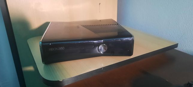 Xbox 360 special edition.250gb, O maneta, kicknet,hdmi,cablu de alimen