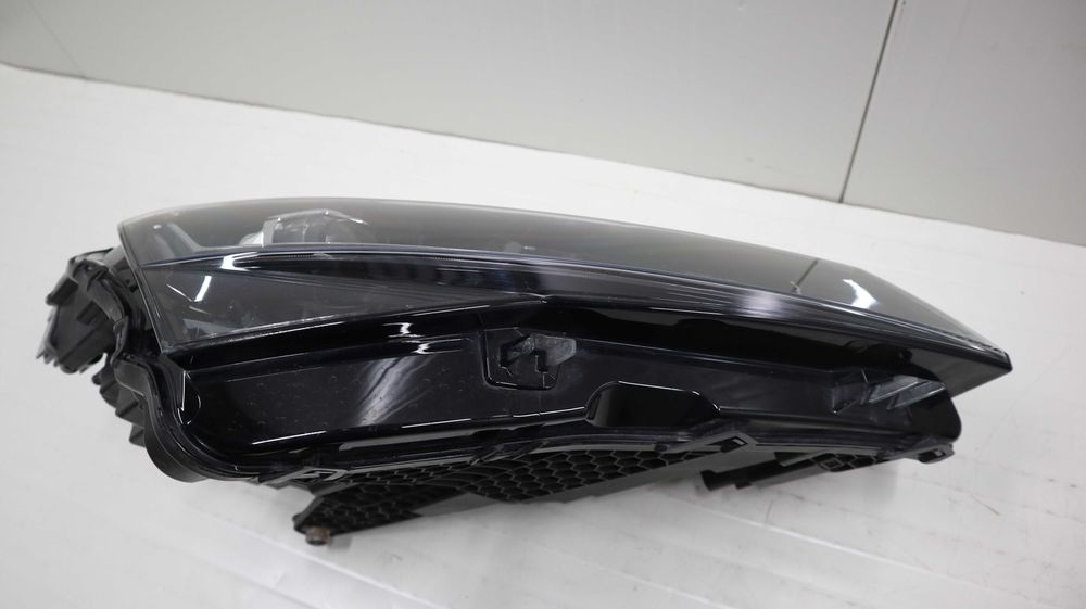 Десен FULL LED фар за SKODA Superb 3V