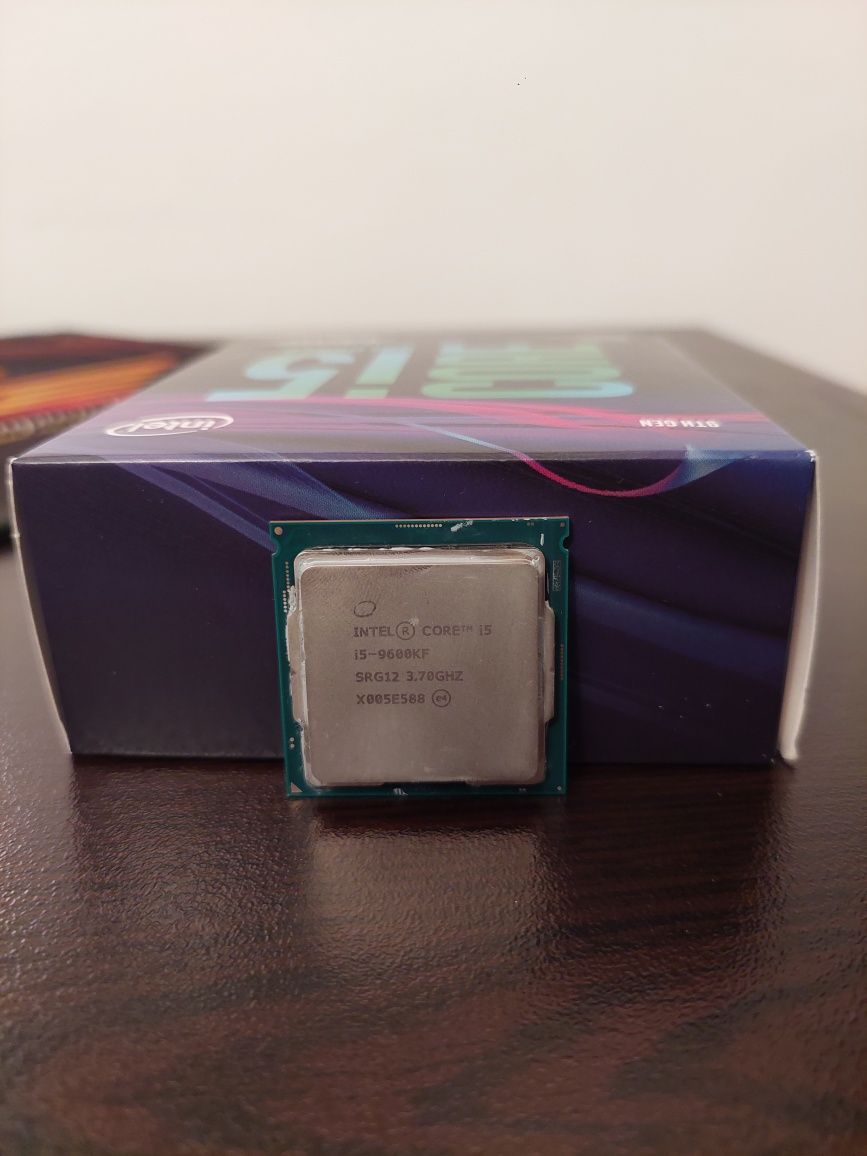 Intel Core i5 9600KF 3.7 GHz - 4.6 GHz