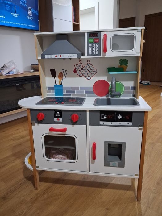 Bucatarie din lemn pentru copii de la Lidl