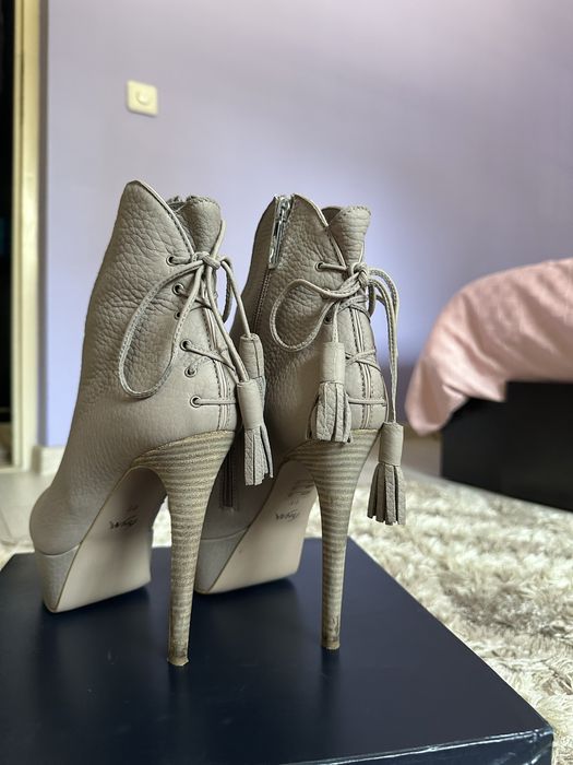 Vand ghete din piele Why Denis marimea 39 ca noi