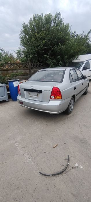 Dezmembrez Hyundai Accent 1.6 benzina