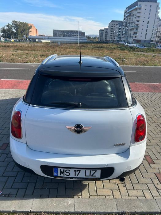 Mini Cooper Countriman benzină, automat.