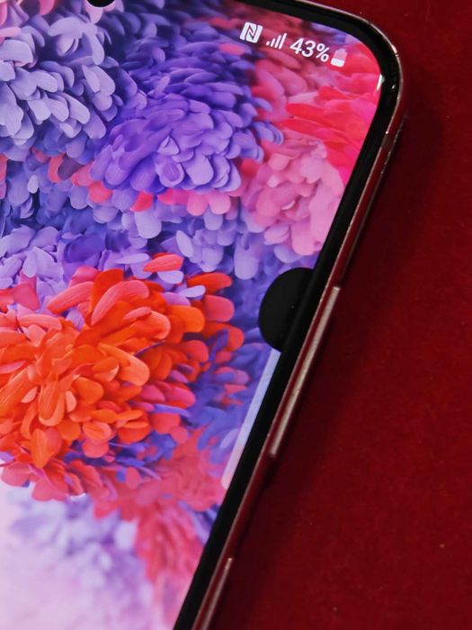 ***Петно на екрана*** Samsung Galaxy S20 5G 128GB