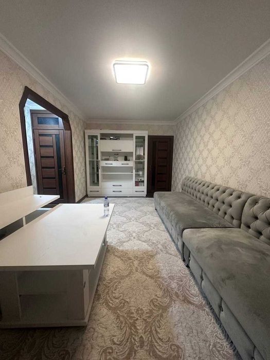 Санъат саройи олдида 2 хоналик жихозли сквозной уй сотилади