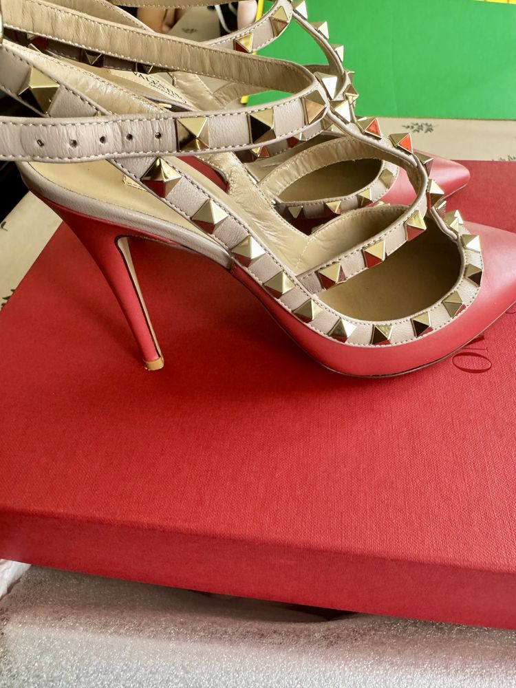 Официални обувки VALENTINO
