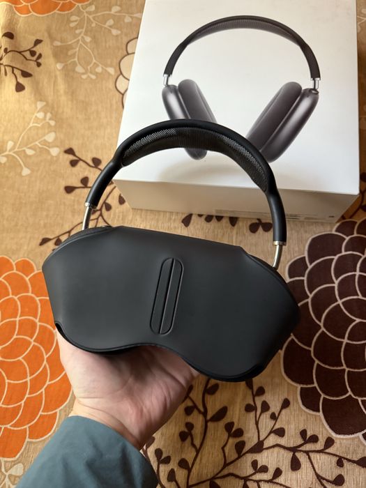 AirPods Max Midnight Lightning