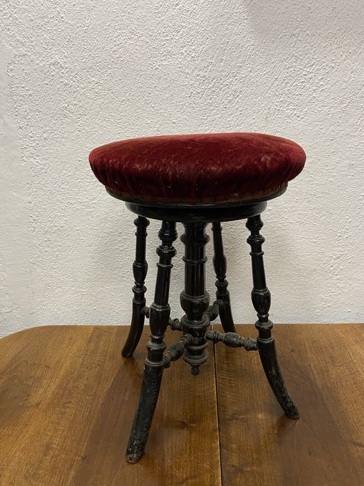 Стара френска табуретка на винт стом на винт