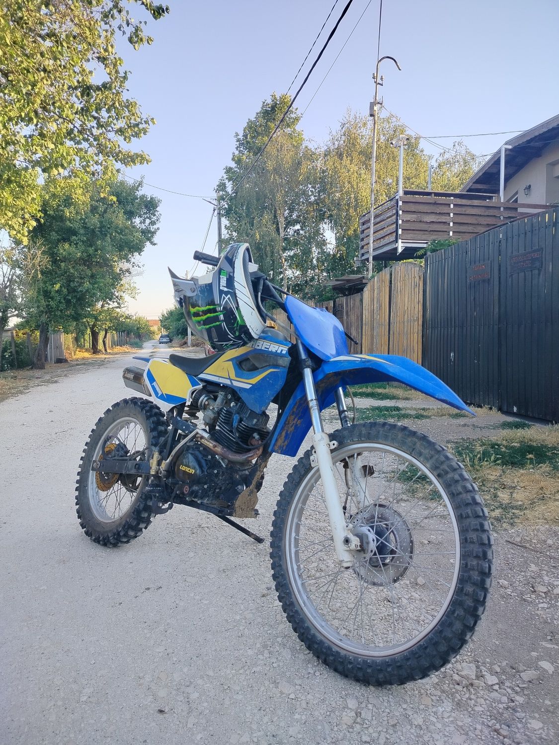 Продавам крос 250 кубика