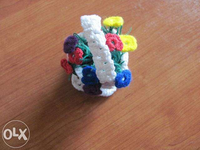 Cosulet crosetat cu flori