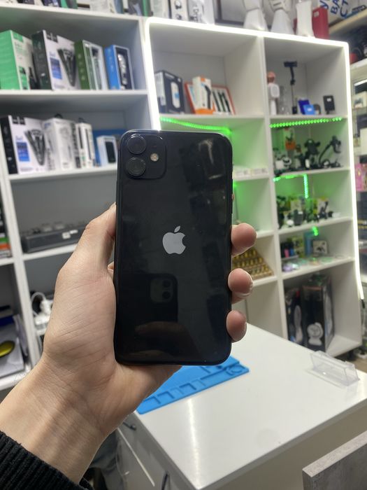 Продам айфон 11