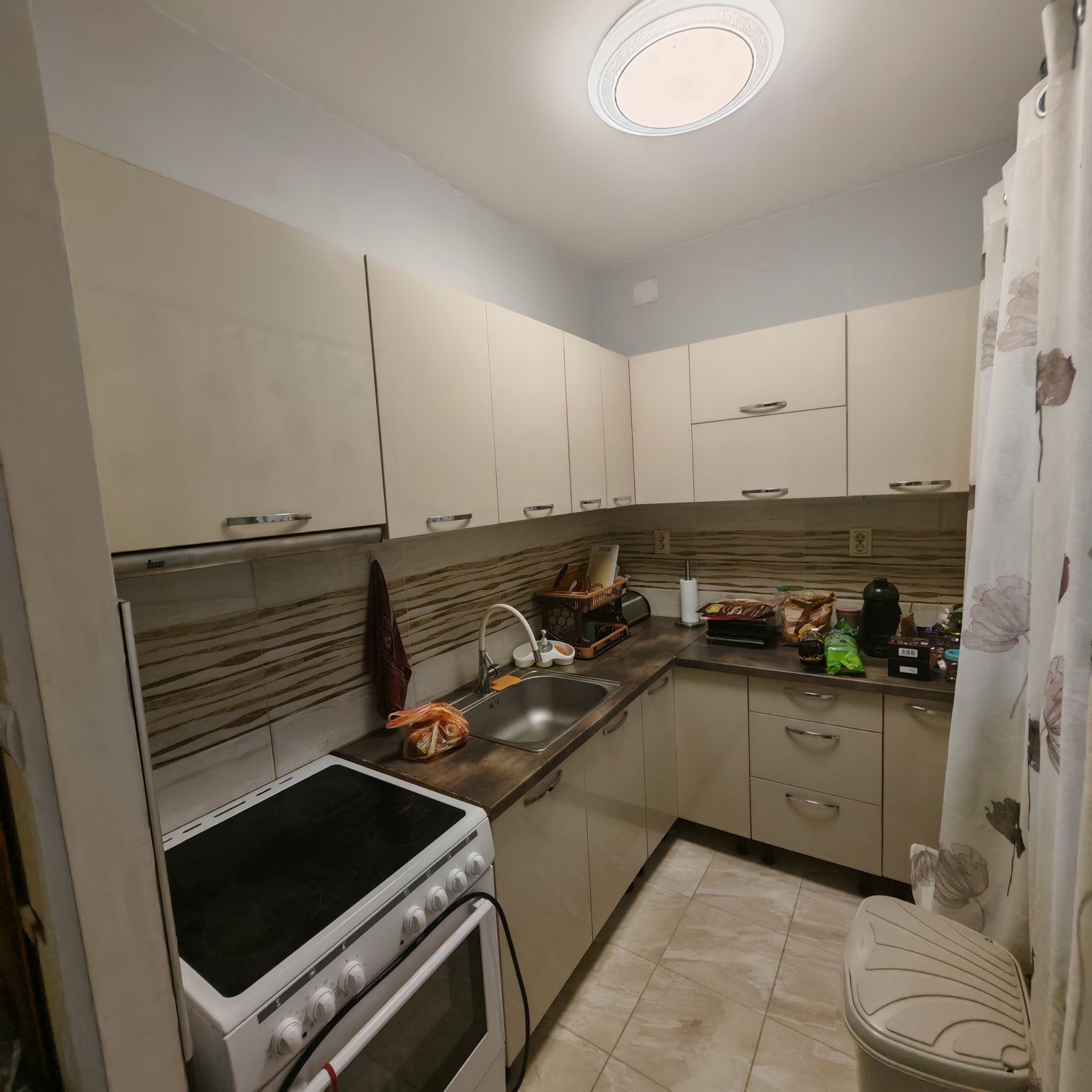 Продавам 3 стаен в Изгрев