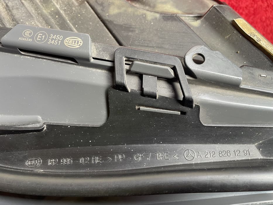 Far dreapta origal complet HELLA Mercedes Sedan E class W212 1EX011066