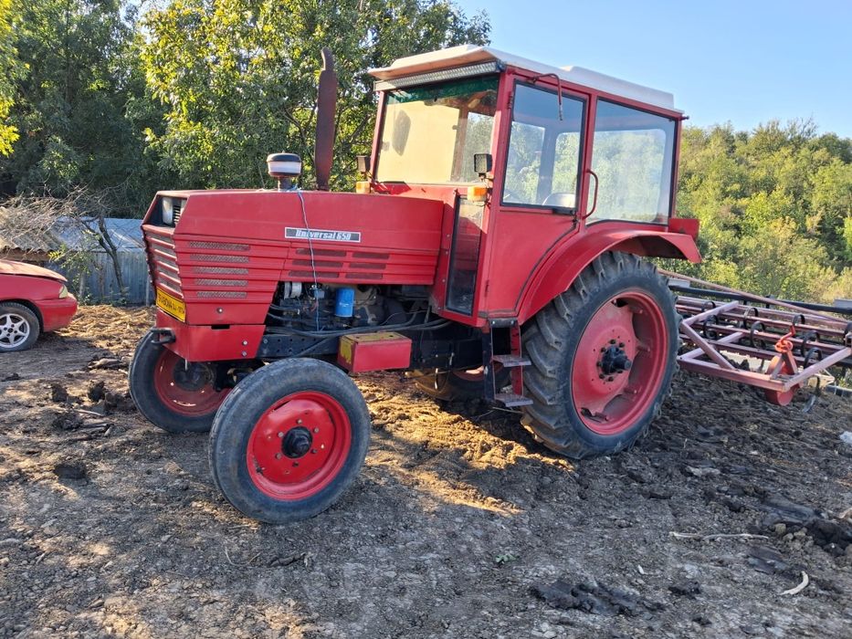 Vând tractor anul 2004