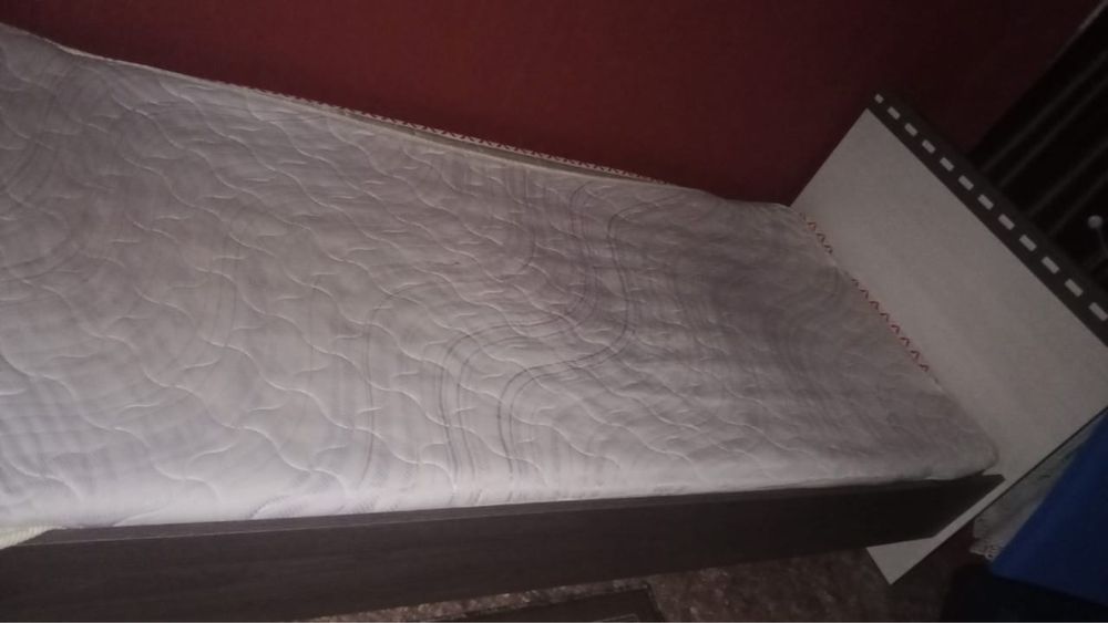 Продаем кроватьь