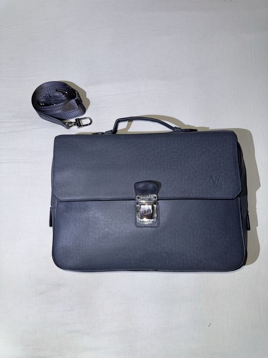 Louis Vuitton Taiga Vasili PM