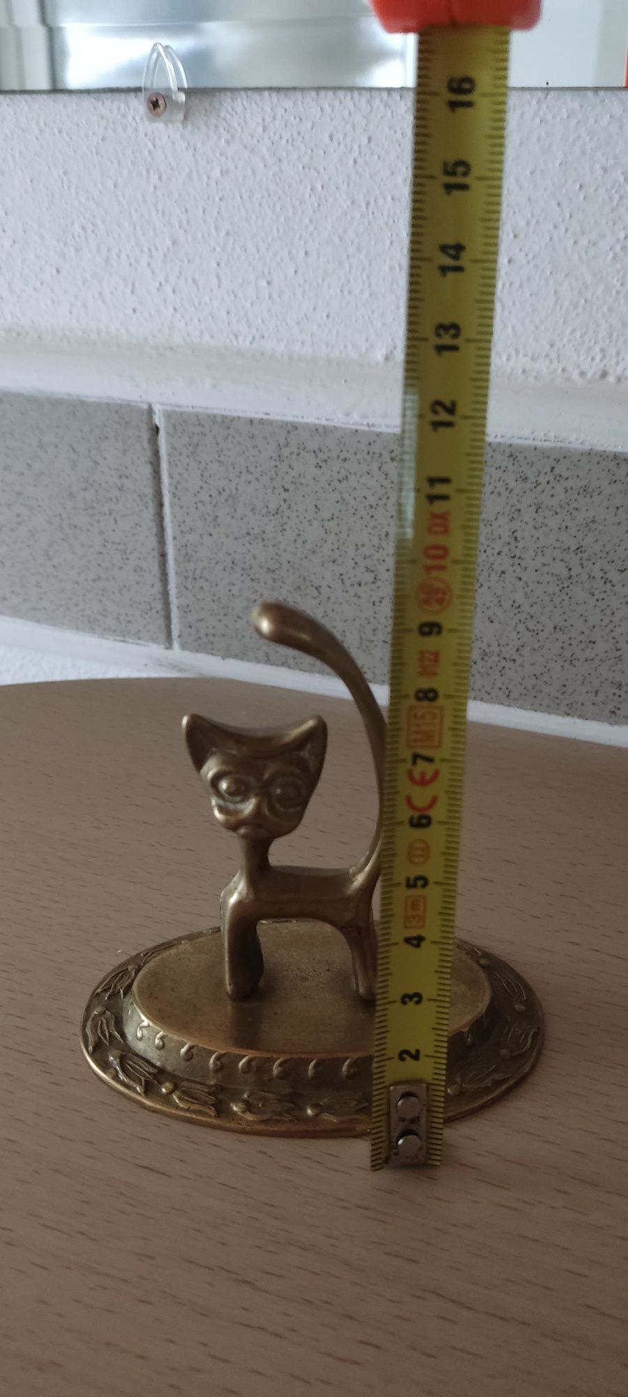 Pisica din bronz