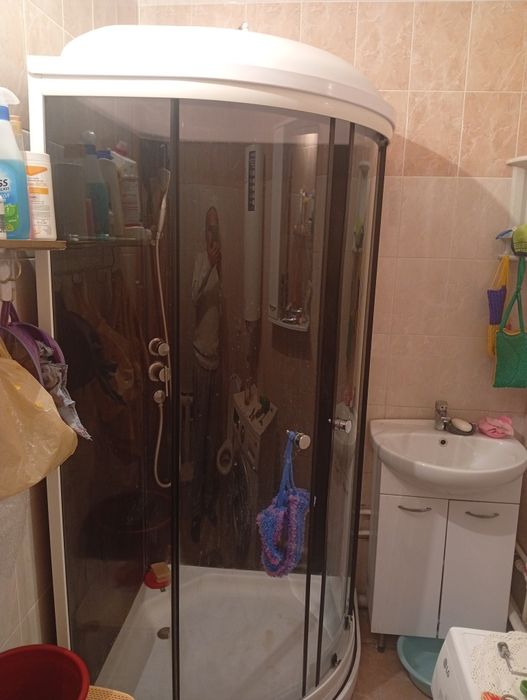 Душевая кабина в хорошем состоянии