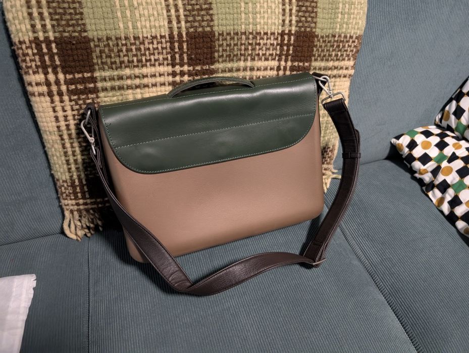 Obag кожена чанта за лаптоп