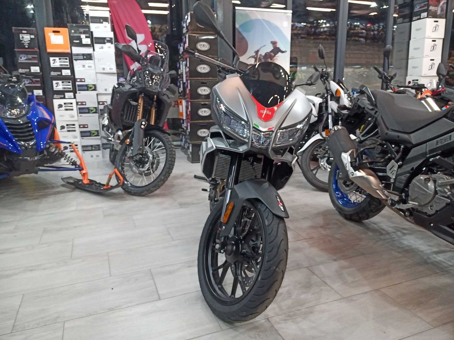 Aprilia Tuono 125 noua -livrare showroom EST BIKE Campina
