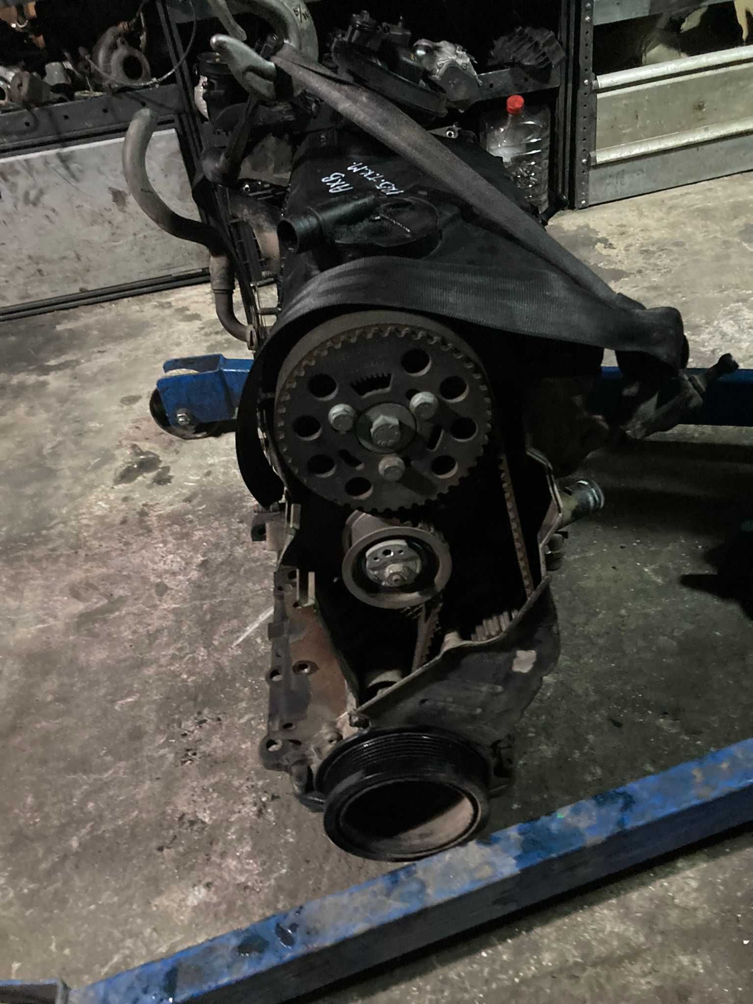 Motor VW Transporter T5- 1.9TDI AXB{AXC}.-GERMANIA