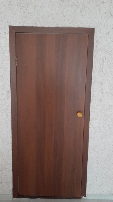 Дверь без коробки  .доставкой с обналичкой и навесами.