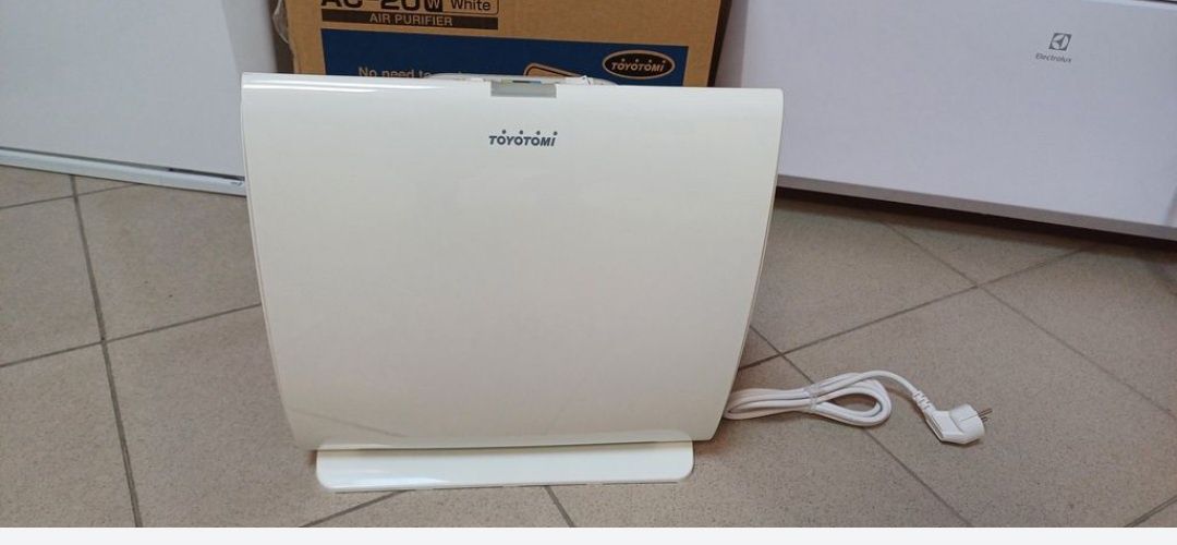 Преносим пречиствател на въздух TOYOTOMI AC-20