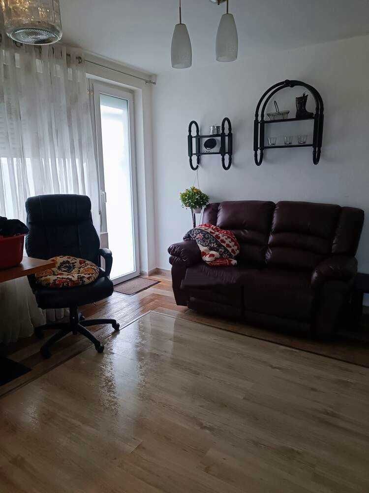 Дава се под наем Тристаен апартамент в София, Лозенец - 80 кв.м за 765 € - Снимка #3