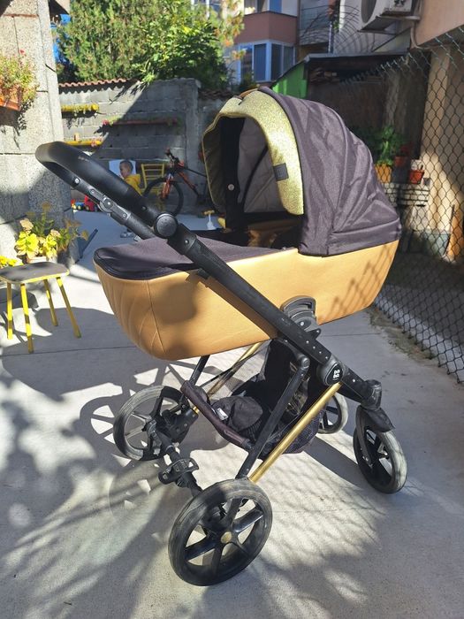 Бебешка  количка черно и златно