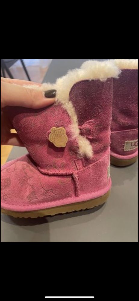 UGG nr 23.5 pret 120 lei