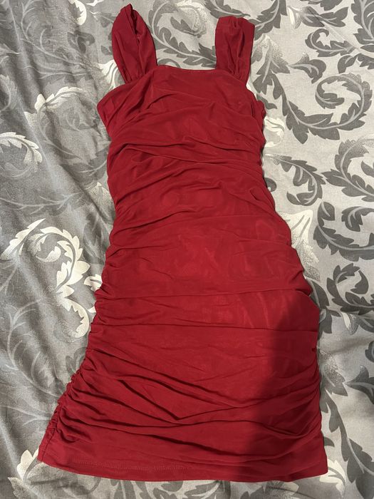 Чисто нови не носени рокли