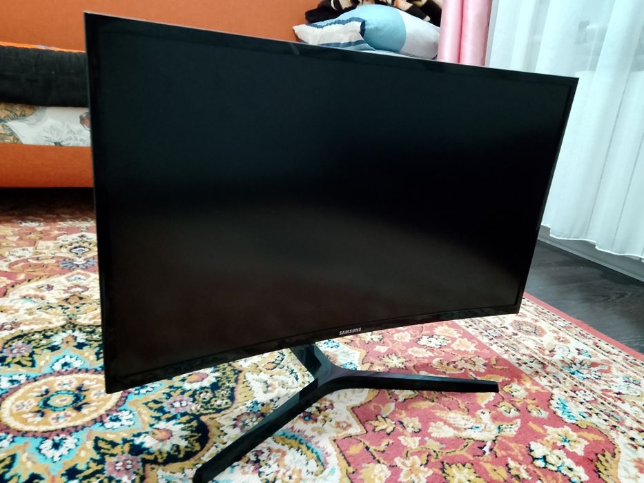 Монитор Samsung 27 дюймов/изогнутый/60 гц