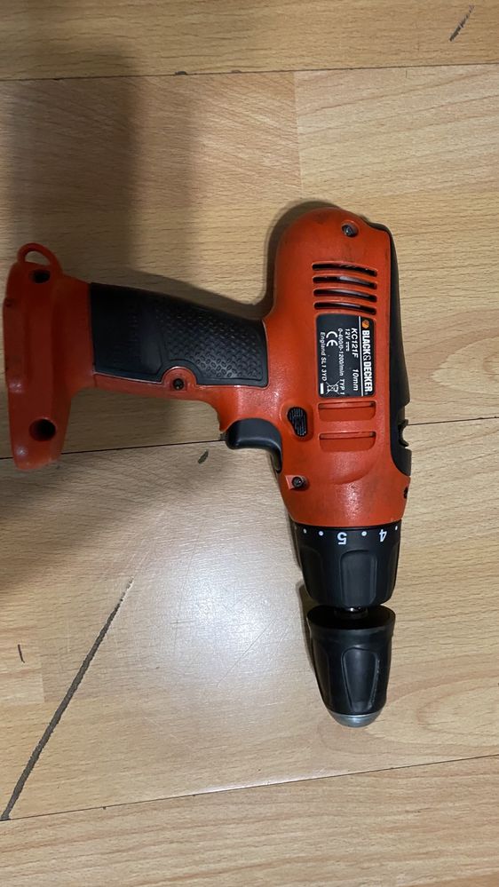 Masina de gaurit auto filetanta black and decker 12v