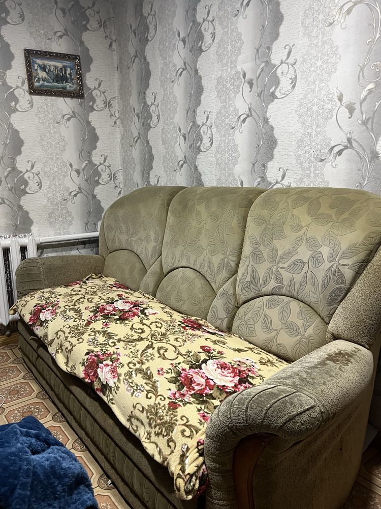 Продам диван и два кресла