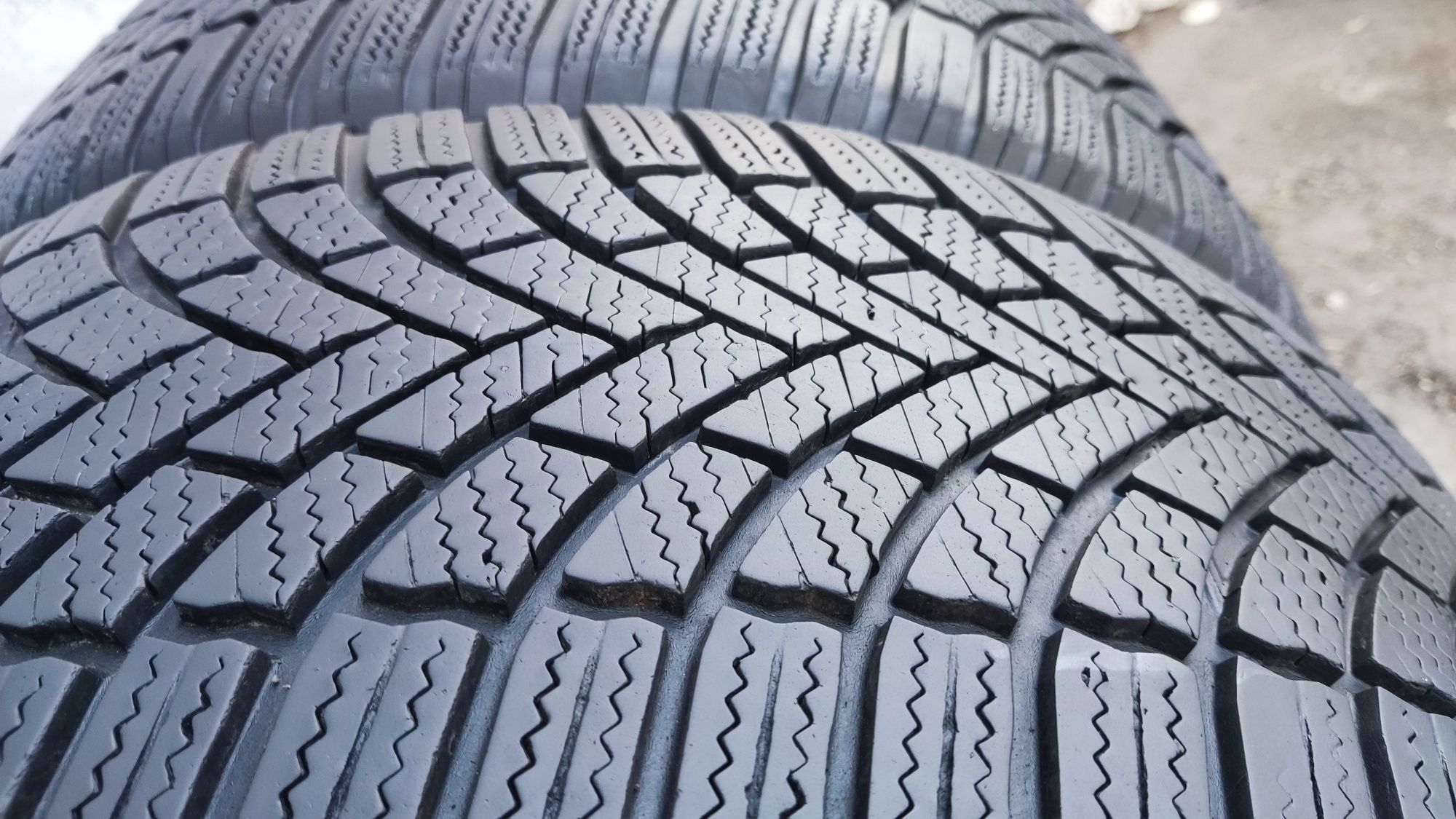 4бр. зимни гуми 235/45/18 Bridgestone Blizzak LM005
dot23 
7mm
Добро с