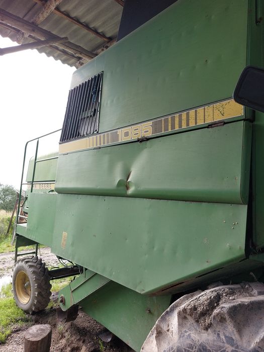 Vând combina john deere 1085