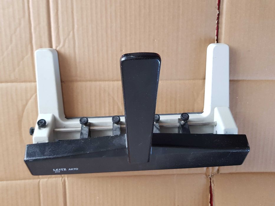 Perforator Leitz 5114 – model profesional, robust