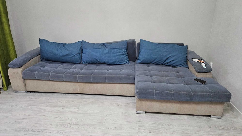 Большой угловой диван-кровать