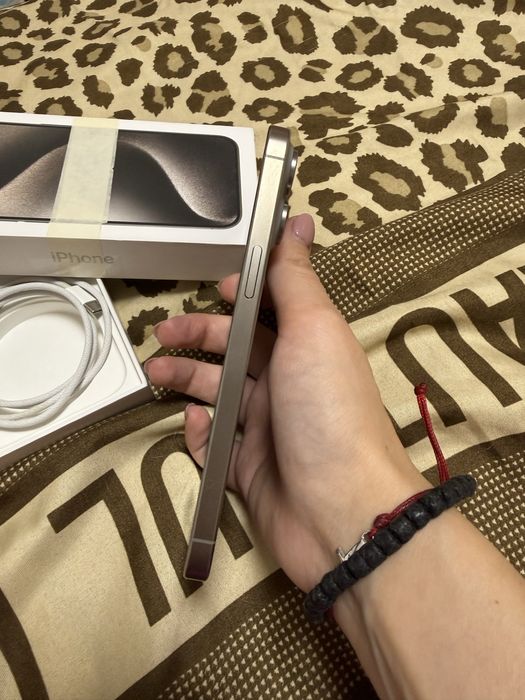 Продавам Iphone 15 pro max 256 gb