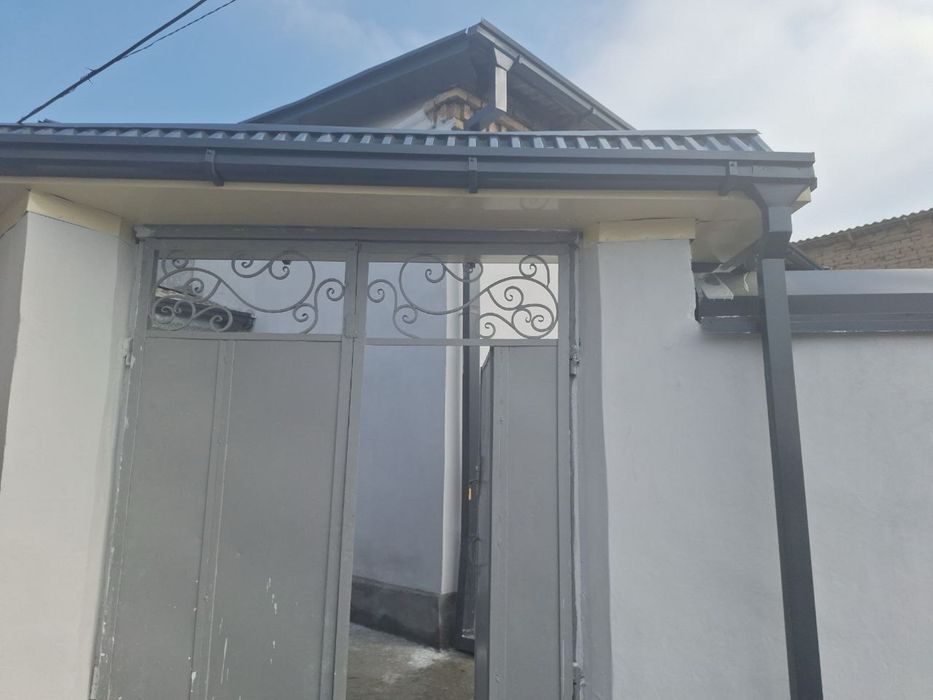 Ховли сотилади 2,5 сотих ер , 105 кв хонаси .Гор ГАИ. 51000$ торг.